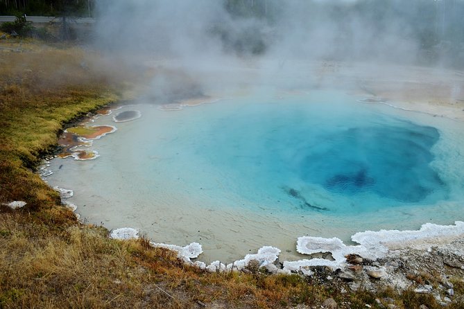 3-Day Ice Cave, South Coast, Golden Circle and Northern Lights - Guides, transport, and the daily rhythm