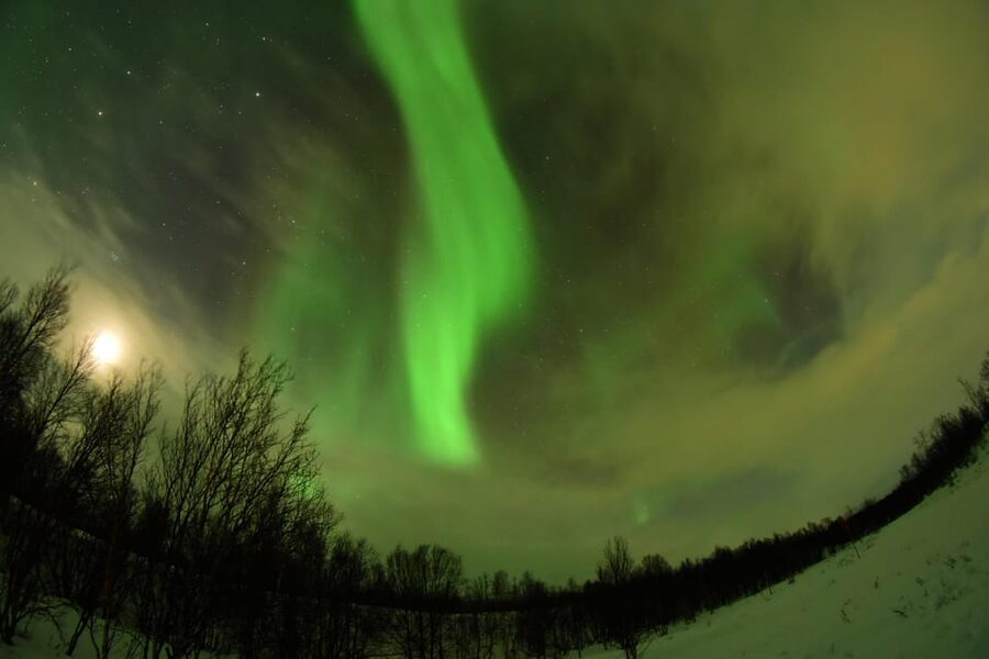 Abisko: Aurora Chasing with Snowmobiles - The first 15 minutes: safety before speed