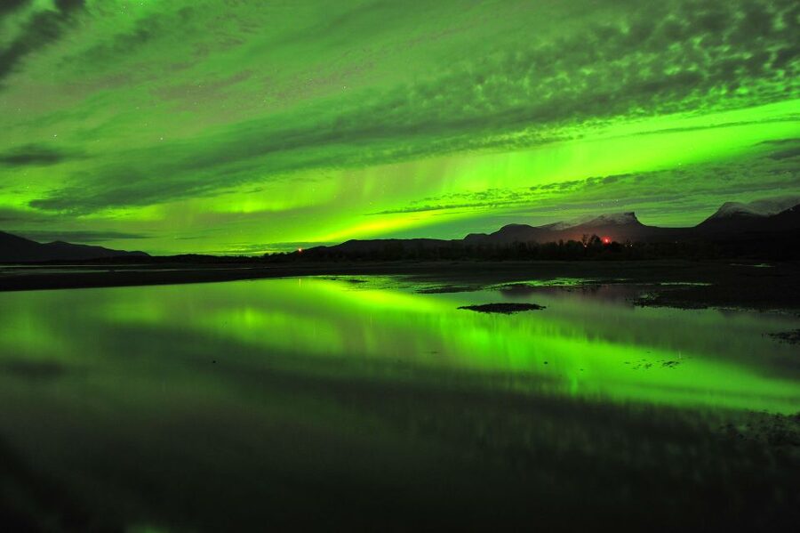 Abisko: Guided Aurora Chase with Hotel Transfers - Photography: useful help, but bring your own plan