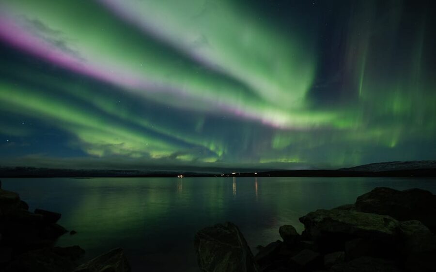 Abisko: Guided Autumn Aurora Chase with Hotel Transfers - Warmth, shelter, and the realities of an Arctic night