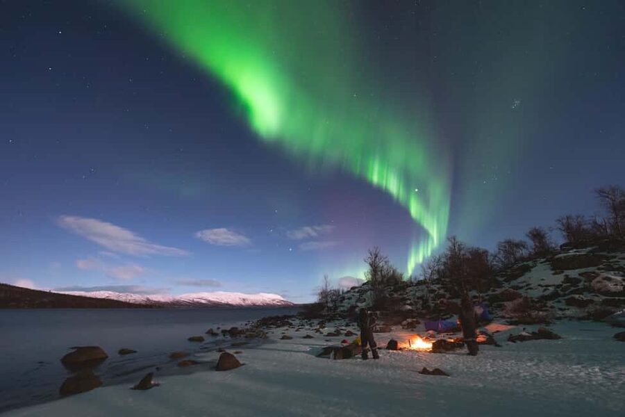 Abisko: Northern Lights Photography Tour with Dinner - Learning to photograph the northern lights