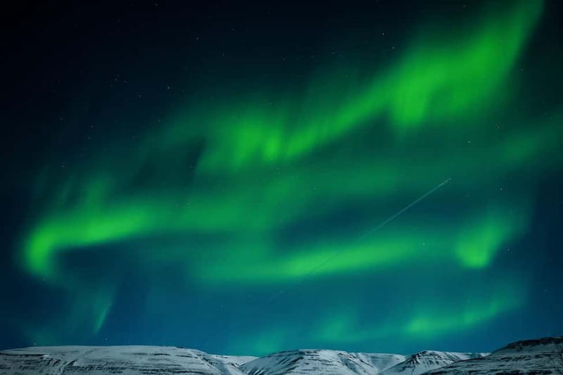 Akureyri: Northern Lights Hunt with Forest Lagoon Entry - How this compares with doing it yourself