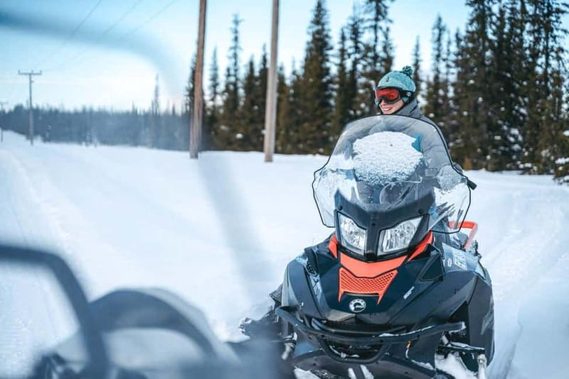 Aurora Hunt on Snowmobile - small groups - A 1.5-hour snowmobile route through frozen country