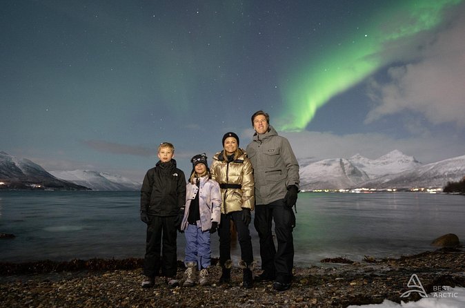 Aurora Safari Chase by big bus, free Photos, toilet onboard - Price, group size, and overall value