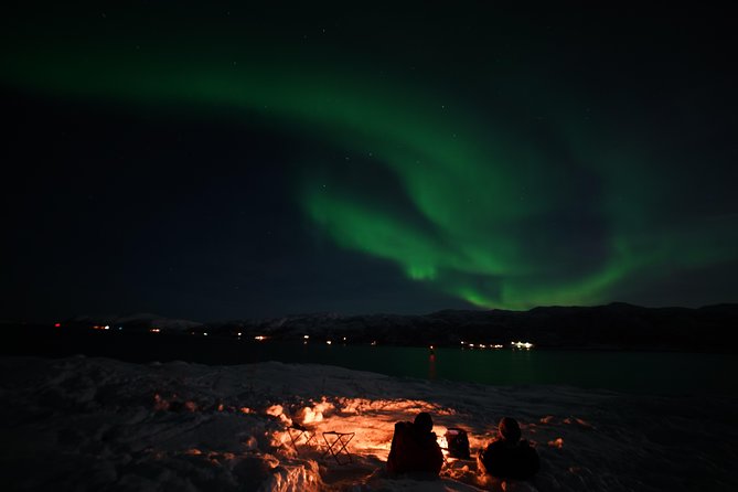 Aurora tour with free portrait and bonfire - Taking better aurora pictures with your phone