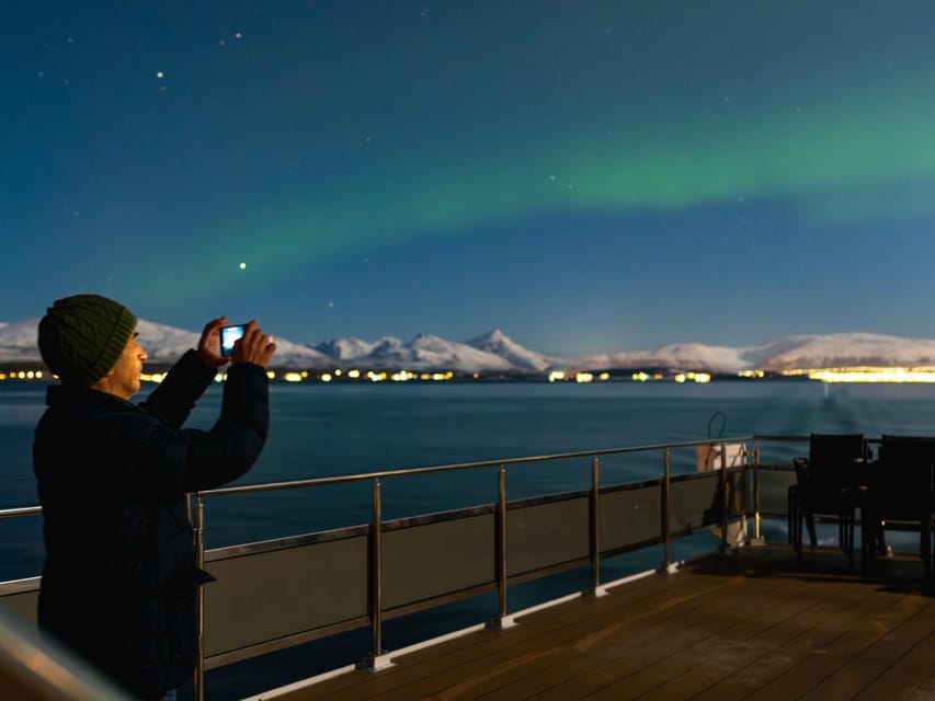 Bodø: Northern Lights Cruise - Meeting the ship behind Quality Ramsalt