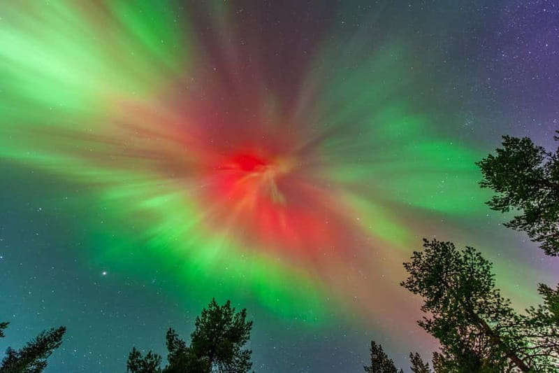 Experience the majestic Auroras Kiruna-Abisko & lodge dinner - Arctic clothing and time under the stars