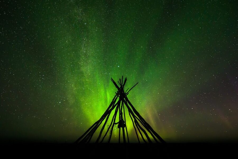From Alta: Nighttime Northern Lights Spotting Tour - What the guides add