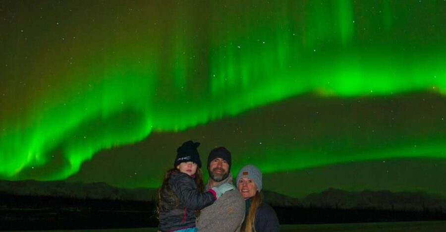 From Fairbanks: Northern Lights Aurora Tour with Photography - From hotel pickup to the first dark-sky stop