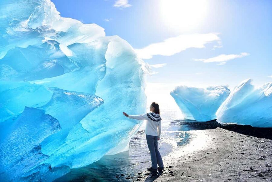 From Reykjavik: 3-Day Northern Lights Hunt & Glacier Lagoon - Day 1: Þingvellir, Geysir, Friðheimar, and Gullfoss