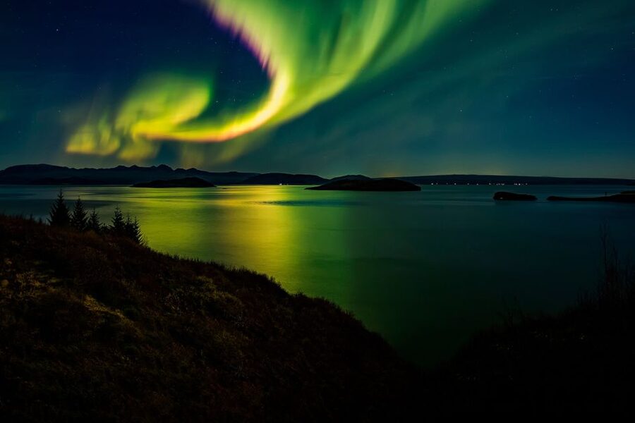 From Reykjavik: Northern Lights Chase with Expert Guide - What happens at the viewing stops