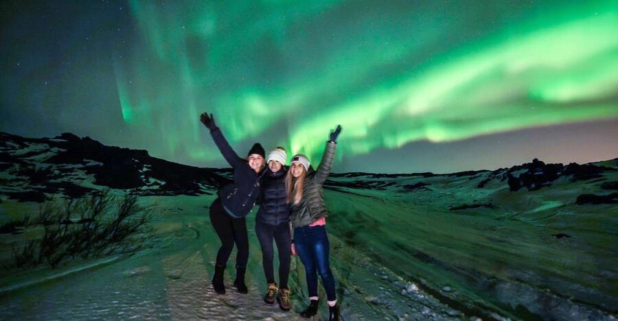 From Reykjavík: Northern Lights Super Jeep Tour - Hunting for a break in the clouds