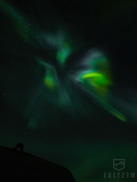 From Reykjavík: Northern Lights Tour with Hot Cocoa & Photos - How the guide can make or break the night