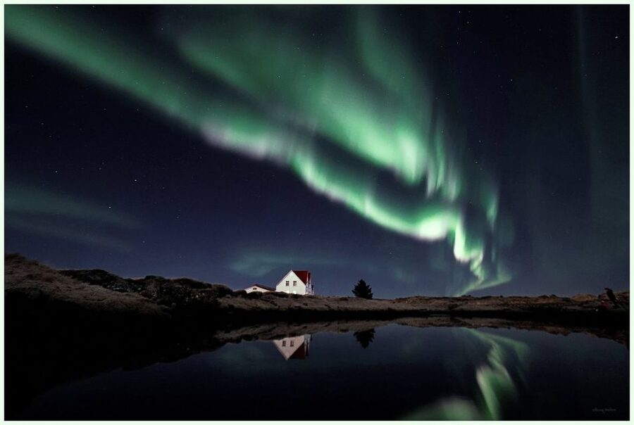 From Reykjavík: Northern Lights Tour with Hot Cocoa & Photos - The viewing stop: one hour under Iceland’s sky