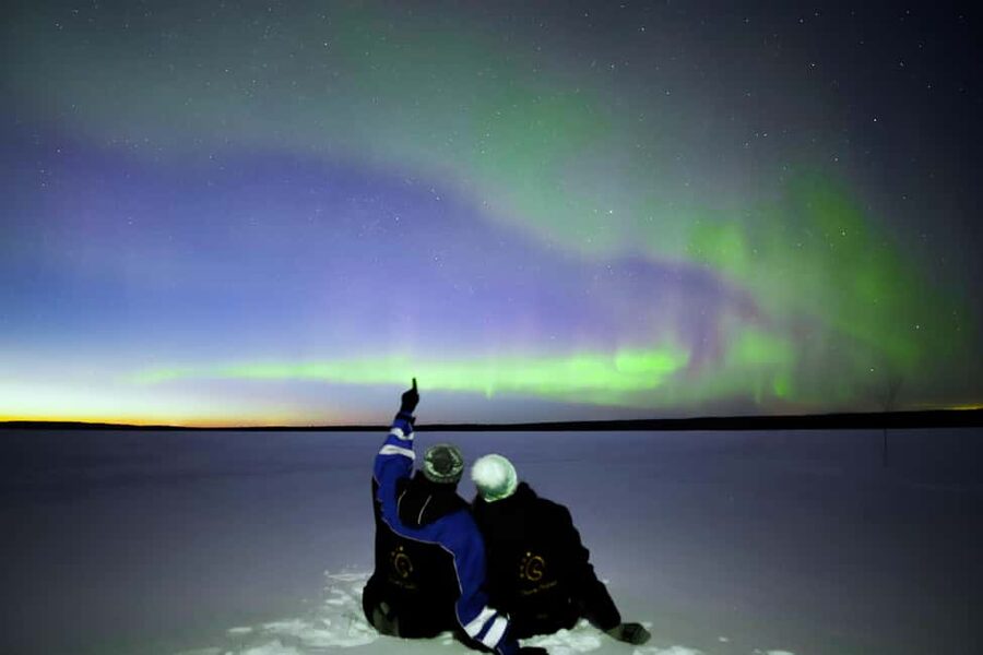 From Rovaniemi: Lakeside Aurora’s Paparazzi Photography - A quiet lake instead of a crowded town viewpoint