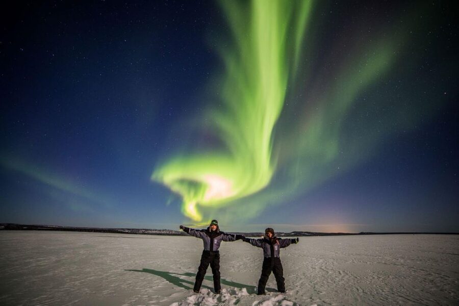 From Rovaniemi: Lakeside Aurora’s Paparazzi Photography - The campfire adds more than a snack