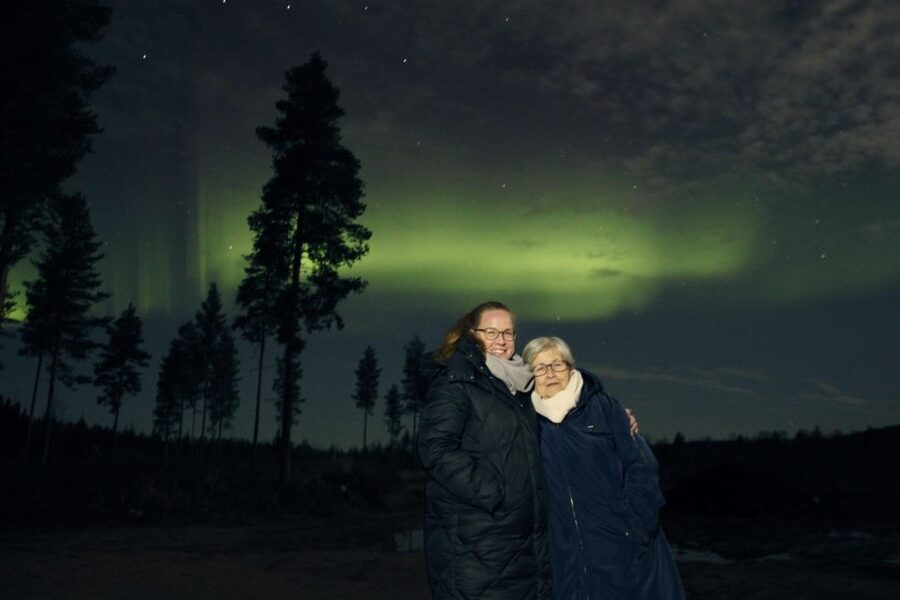 From Rovaniemi: Northern Lights Chase with BBQ and Photos - Dress for the waiting, not just the transfer