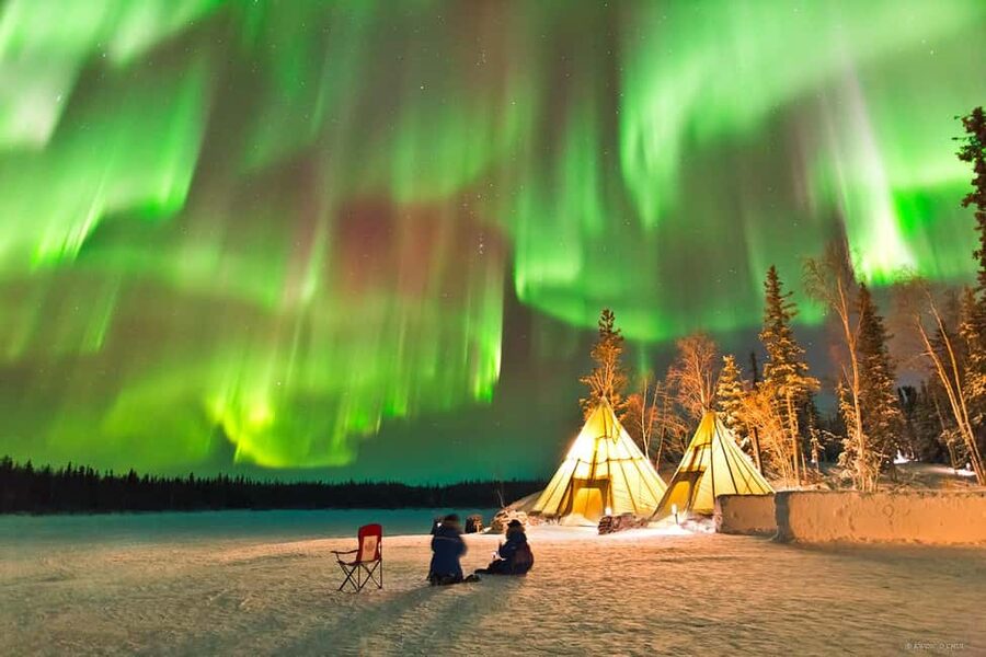 From Rovaniemi: Northern Lights Van Tour with Photos - A campfire night under the Rovaniemi sky