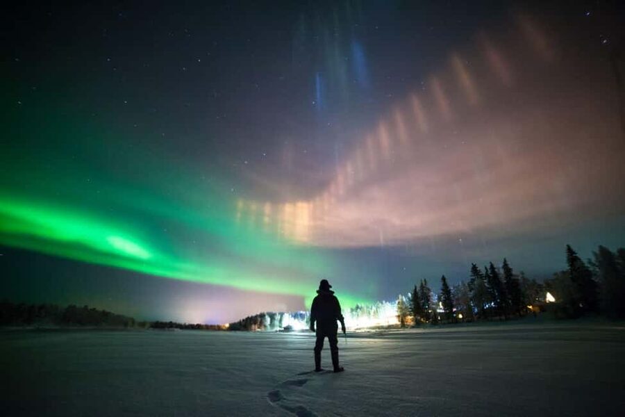 From Rovaniemi: Northern Lights Van Tour with Photos - Waiting beside the fire