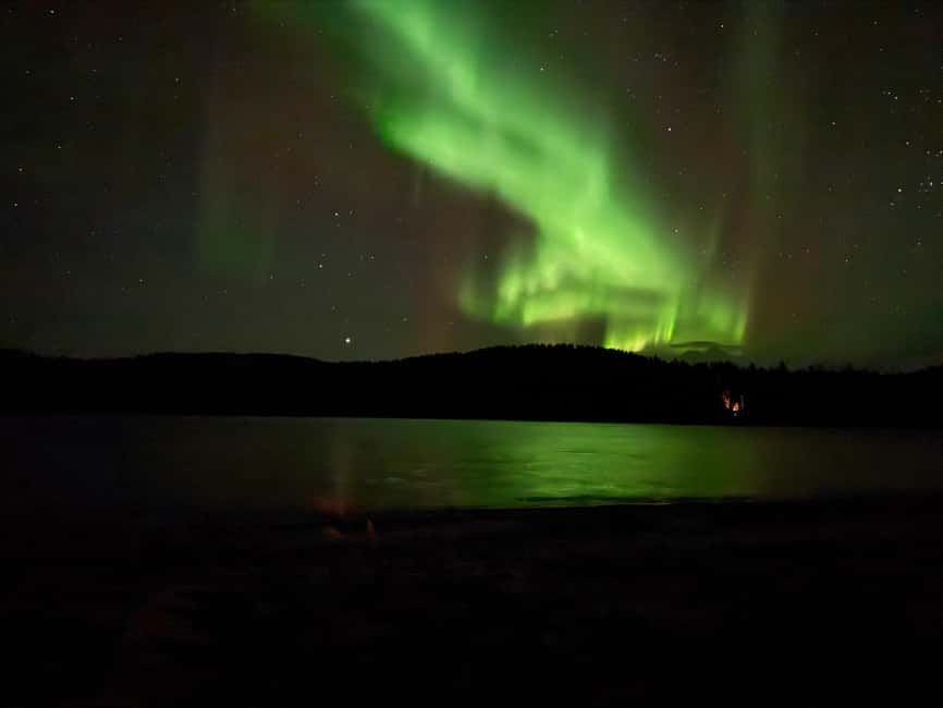 From Saariselkä/Inari: Aurora Hunting Tour, campfire&snacks - Starting from Saariselkä in a quiet Multivan Hybrid