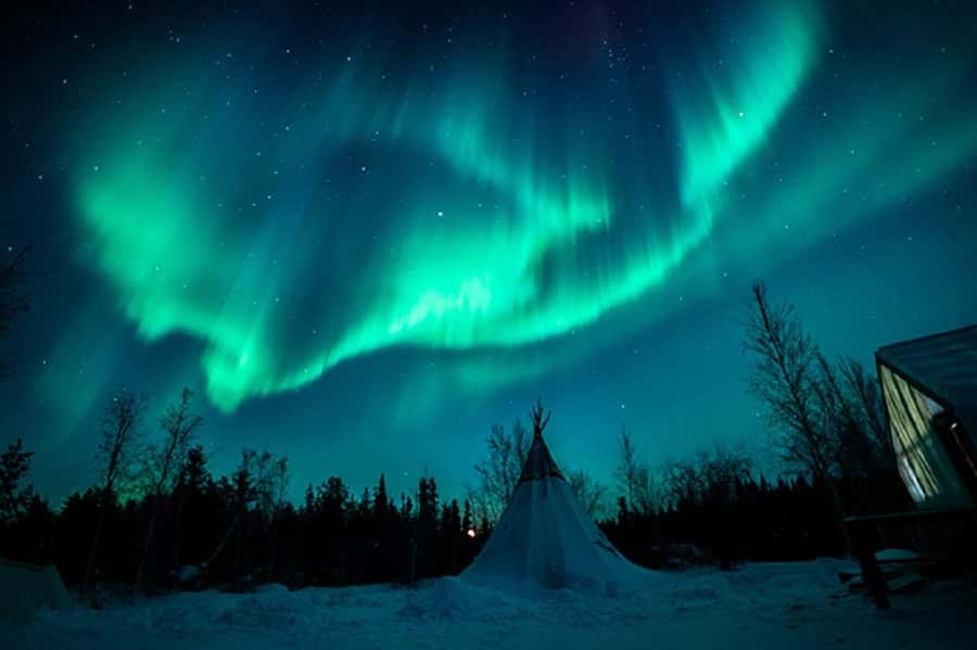 From Yellowknife:4-Day Aurora Viewing Tour with Hotel Pickup - Three nights give the aurora room to appear