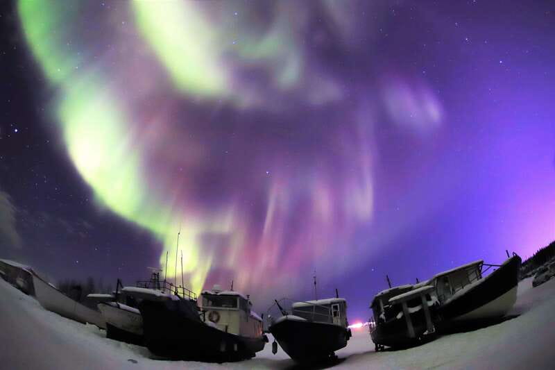 From Yellowknife: Northern Lights Bus Tour with Photos - The final stop: patience can pay off late
