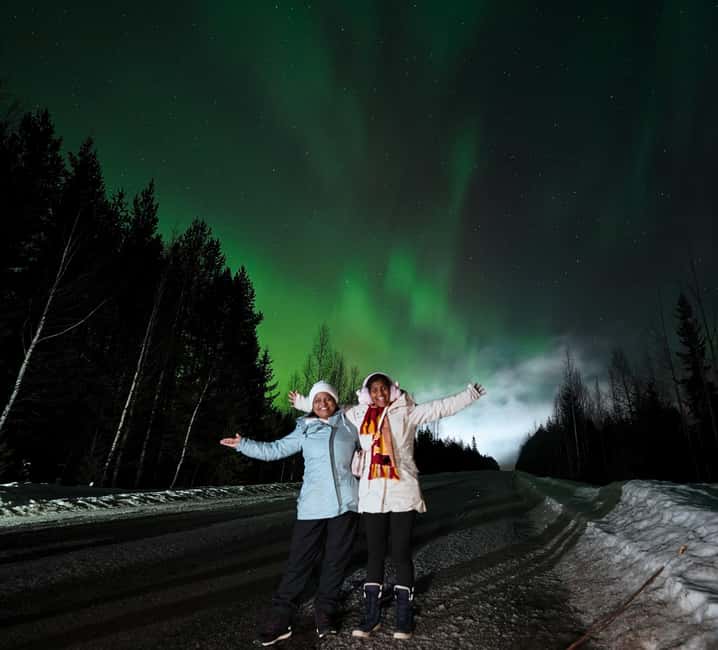 Guarantee Northern Lights Hunt by Minibus With Local Guide - Blankets, hot drinks, and the cold-weather plan