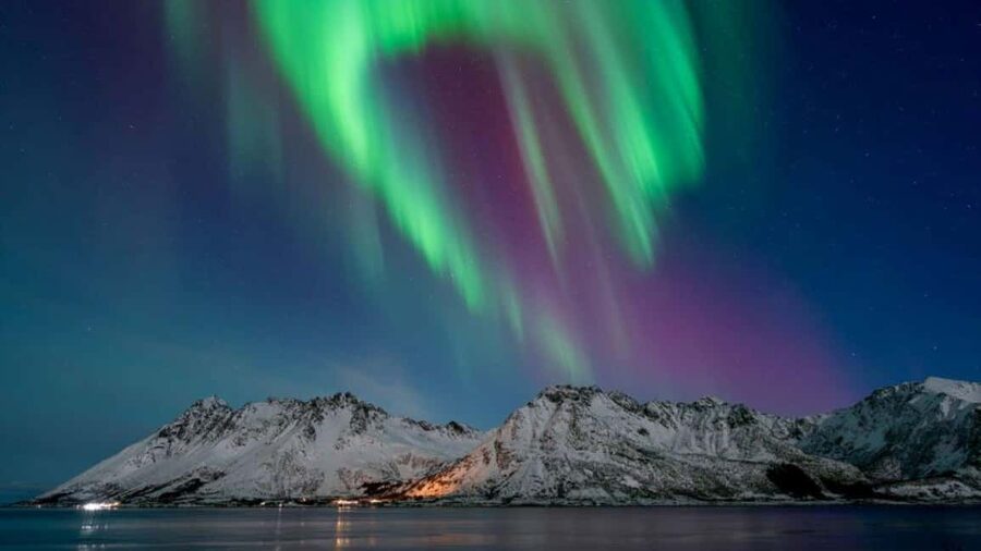 Henningsvær: Northern Lights Tour with Photographer - Chasing clear skies from Henningsvær