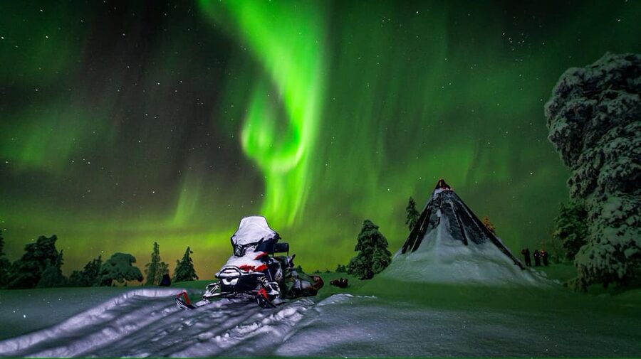 Inari: Northern Lights Hunt Snowmobile Safari - Waiting under the northern sky