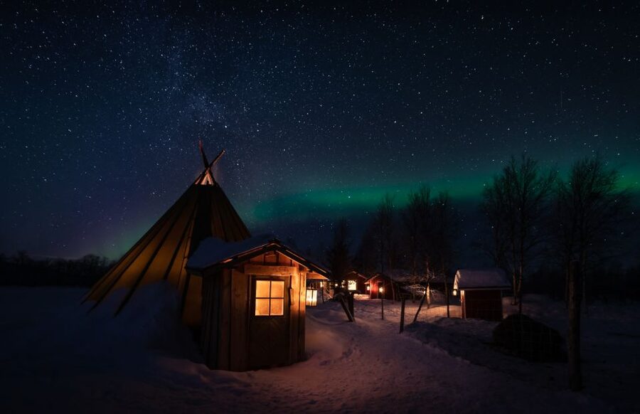 Ivalo: Lake Inari Northern Lights Tour w/ Reindeer & Dinner - A private island with a cottage and teepees