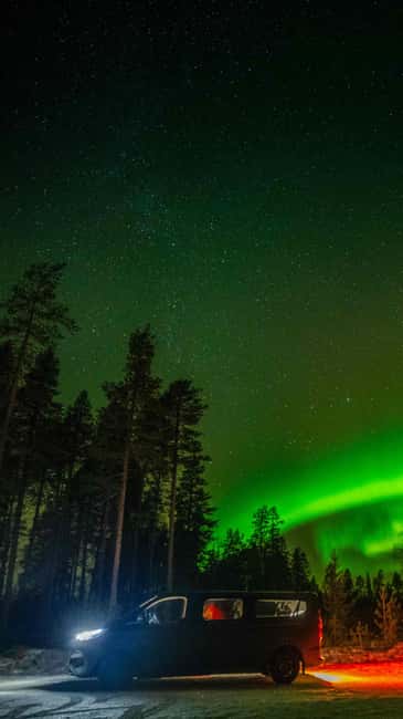 Kemijärvi: Insider Guided Aurora Hunting - Staying warm with clothing, drinks, and snacks