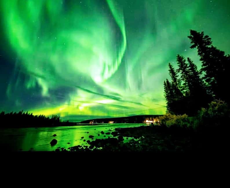 Kiruna: Northern Lights Snowmobile Tour with Dinner - Riding from Kiruna into the winter night