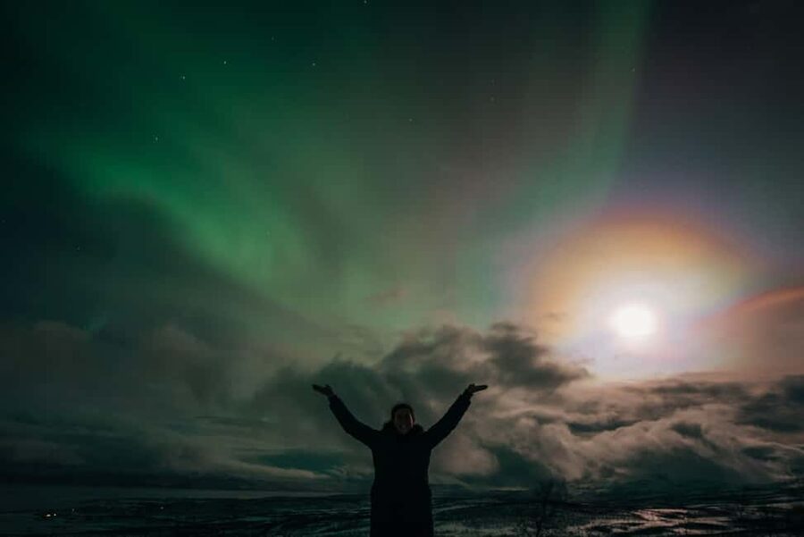 Kiruna: Sami-Inspired BBQ Dinner with Northern Lights Chase - Sami stories with the fire at the center