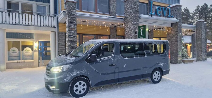 Levi: Northern Lights by Minivan with hot drinks and snacks - Leaving Levi for darker northern skies