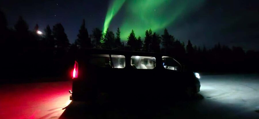 Levi: Northern Lights by Minivan with hot drinks and snacks - Tea, honey, cookies, and the cold-weather pause