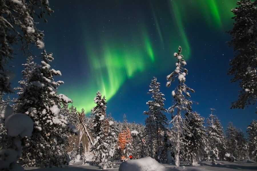 Levi: Northern Lights Campfire - Waiting for the aurora for about two hours