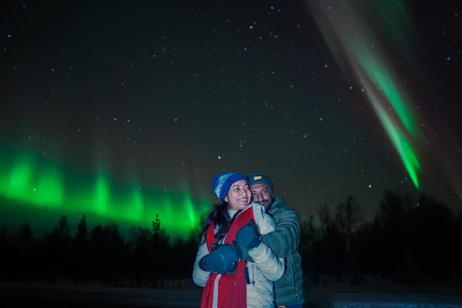 Levi: Northern Lights Tour with Guaranteed Sightings - Waiting beneath the Arctic sky