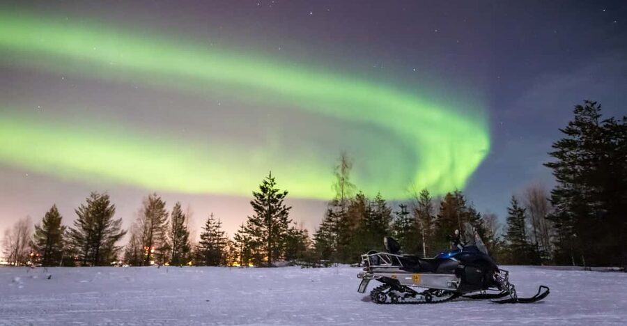 Levi: Snowmobile Northern Lights Hunting Trip - Learning to Handle the Snowmobile