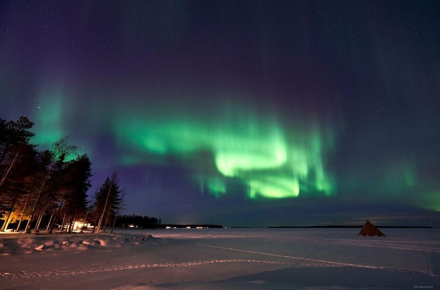Luleå : Northern lights snowmobile tour - Gearing up for the Arctic night