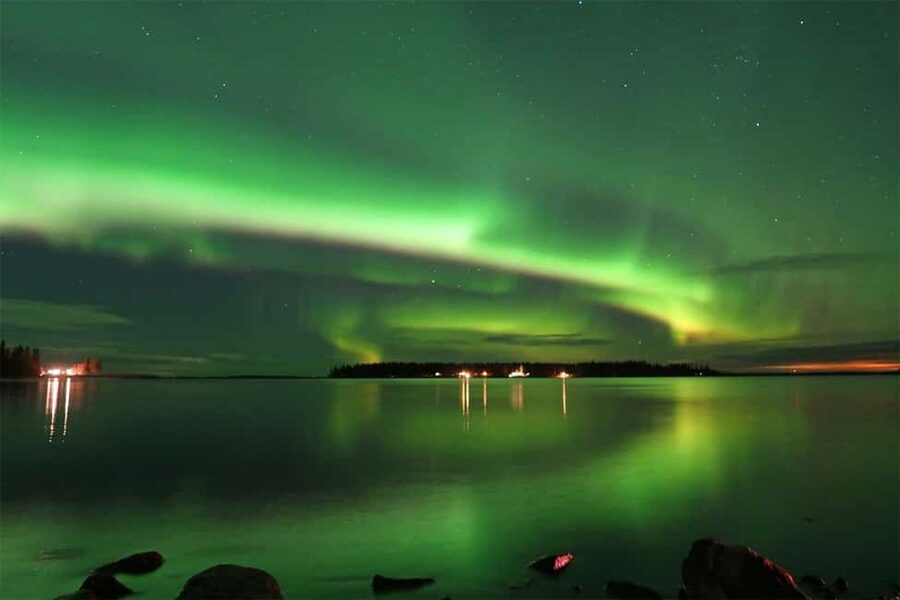 Luleå: Northern Lights Tour by Car with Swedish Treats - Aurora science, colors, and old stories