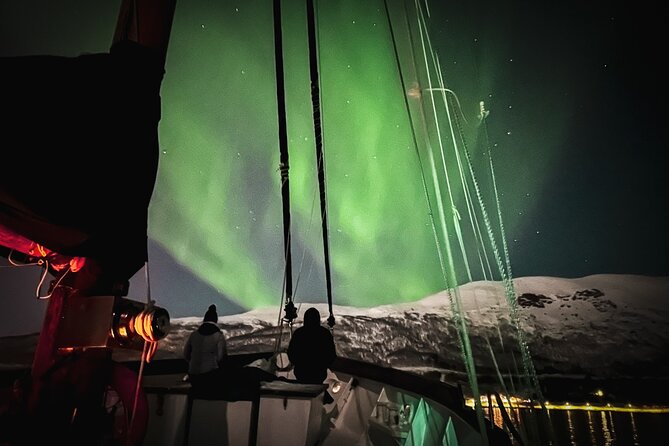 Luxury Northern Lights Yacht Cruise with Hot Tub from Tromsø - How personal is a 12-person cruise?