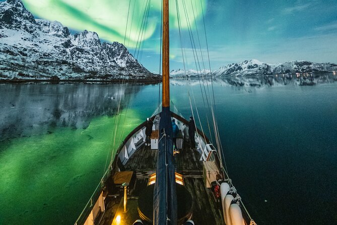 Luxury Northern Lights Yacht Cruise with Hot Tub from Tromsø - What happens after you board at 6:45 p.m.