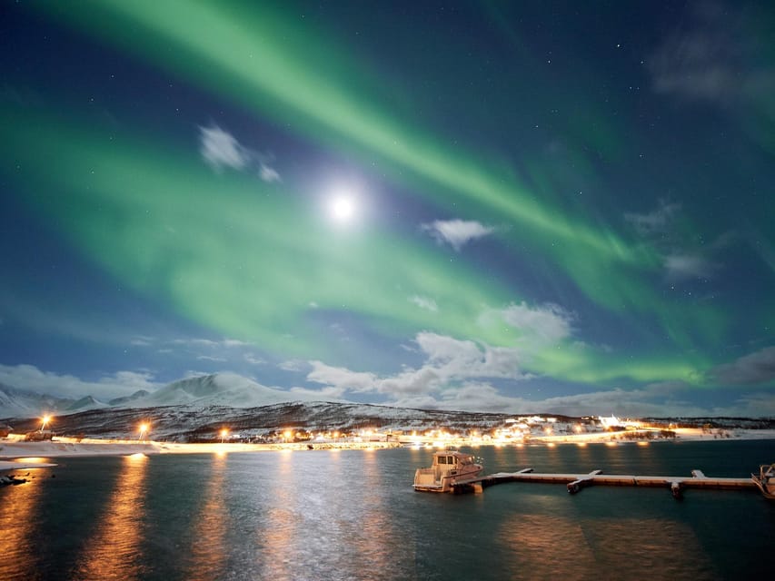 Lyngenalps: Northern Lights Snowmobile Safari - Meeting at XLyngen Resort by the Sea