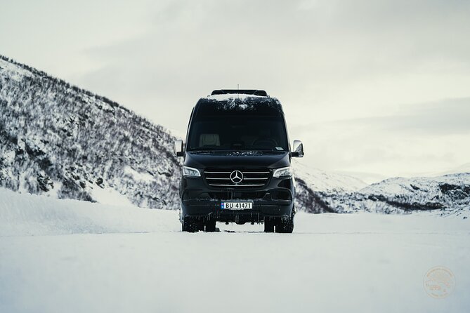 Minibus Northern Lights Chase with Photography from Tromsø - A long, social night in the cold