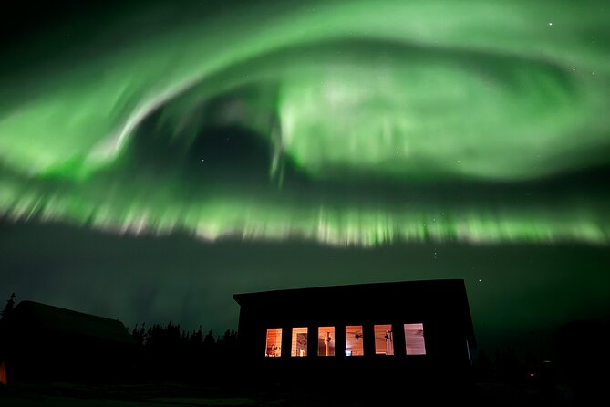 Mountaintop 360° Best Alaskan Cabin with Photography @Aurora Camp - Why this cabin helps during a long aurora wait