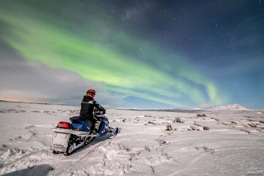 Mývatn: Northern Lights Snowmobile Tour - Riding into Mývatn’s black-and-white winter world