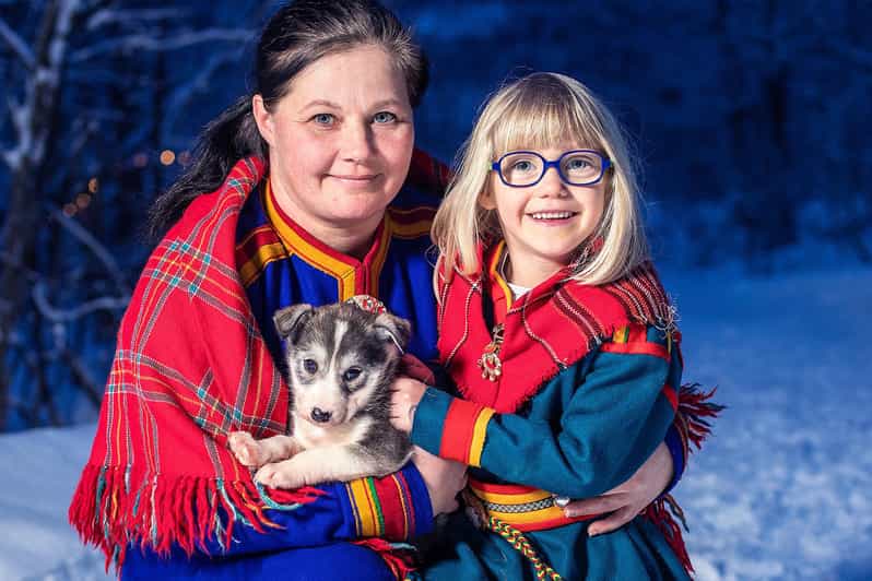 Narvik: Dog-sledding with Northern Lights Ceremony - Warm food inside the lavvu
