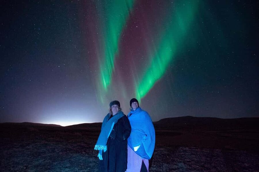 Northern Lights 4x4 Super, Photos, Hot Cocoa, Pastries - Leaving Reykjavik behind after dark