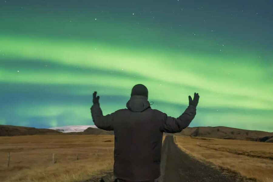 Northern Lights 4x4 Super, Photos, Hot Cocoa, Pastries - Small-group comfort, with a vehicle question