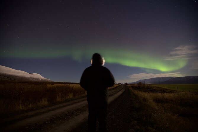 Northern Lights Classic MiniBus Tour from Akureyri - Group size, vehicle, and comfort